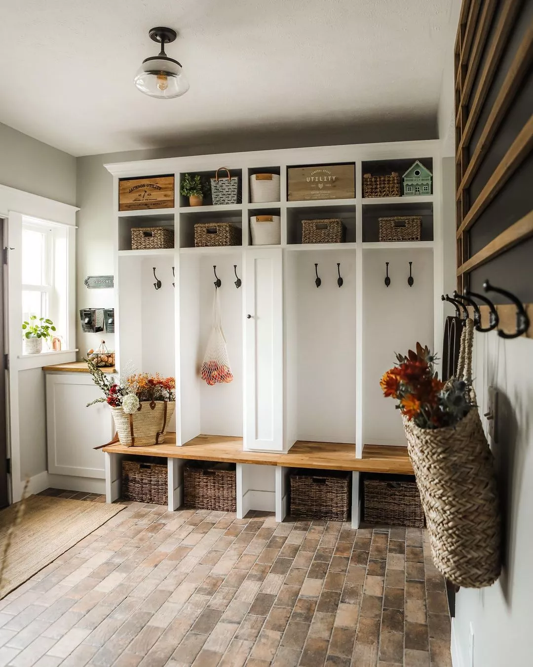 Modern farmhouse mudroom deals lighting