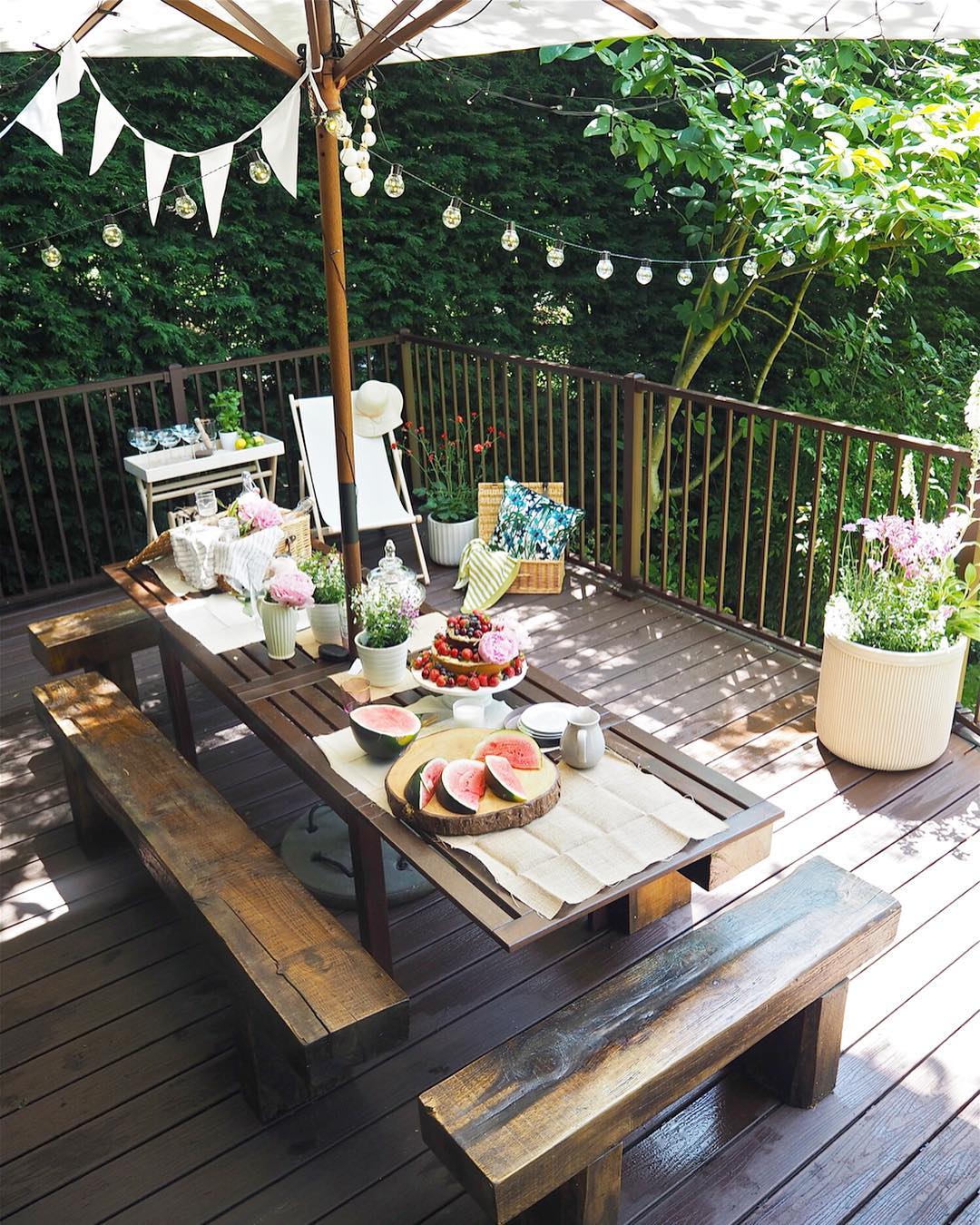 https://www.extraspace.com/blog/wp-content/uploads/2021/05/cookout-bbq-party-ideas-off-enough-seating.jpeg