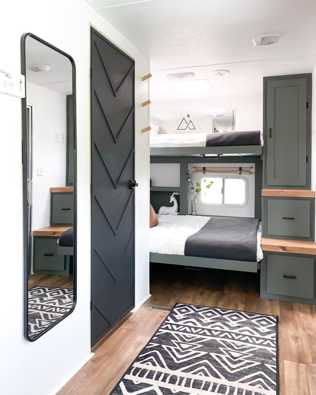 https://www.extraspace.com/blog/wp-content/uploads/2021/06/Put-Storage-Cabinets-in-the-Bedroom.jpeg