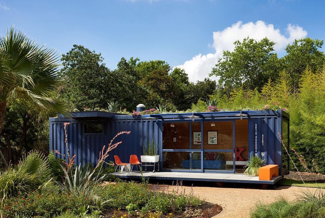 https://www.extraspace.com/blog/wp-content/uploads/2021/06/Shipping-containers-101-what-is-a-shipping-container-home.jpeg