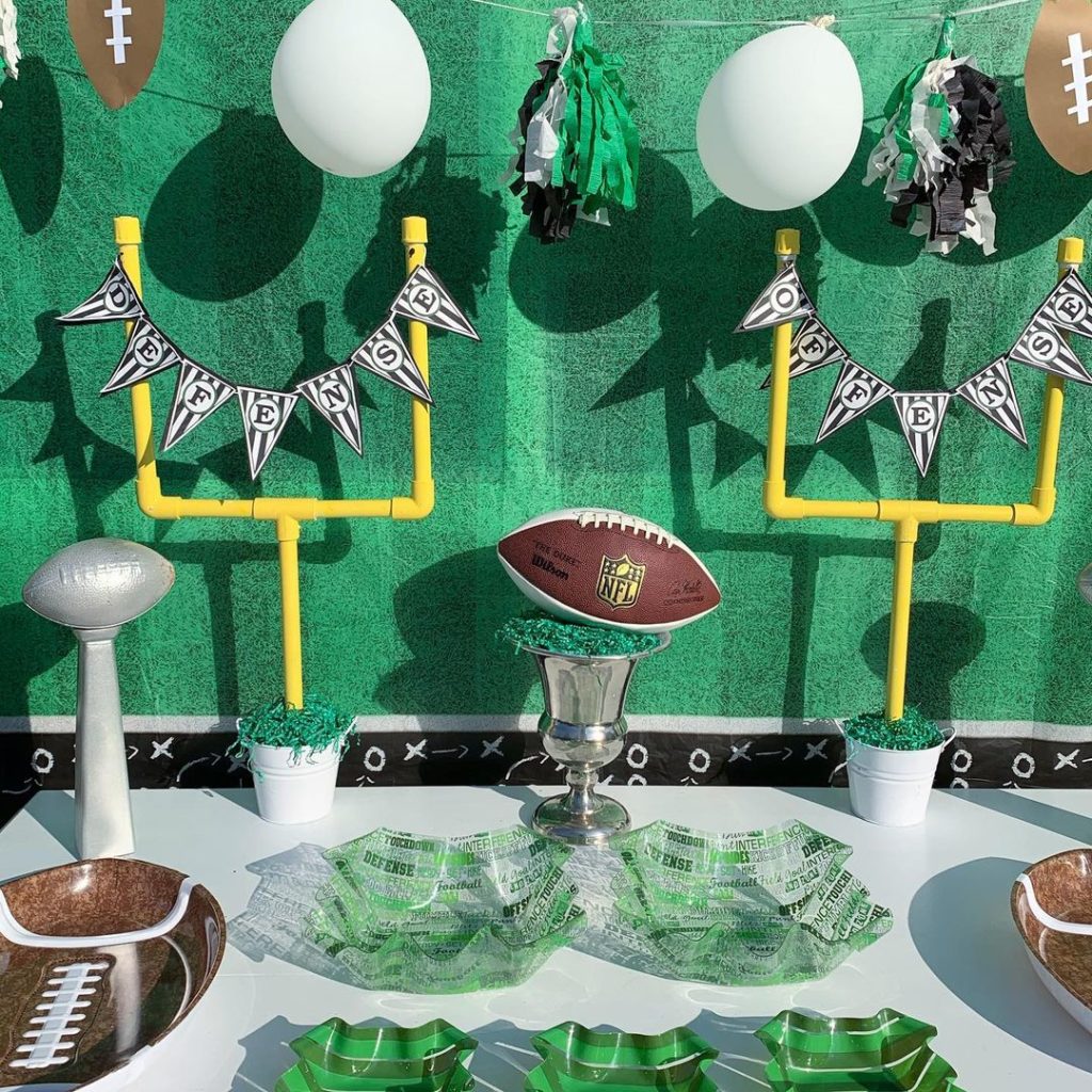 17 Tips for Hosting a Tailgating Party at Home | Extra Space Storage