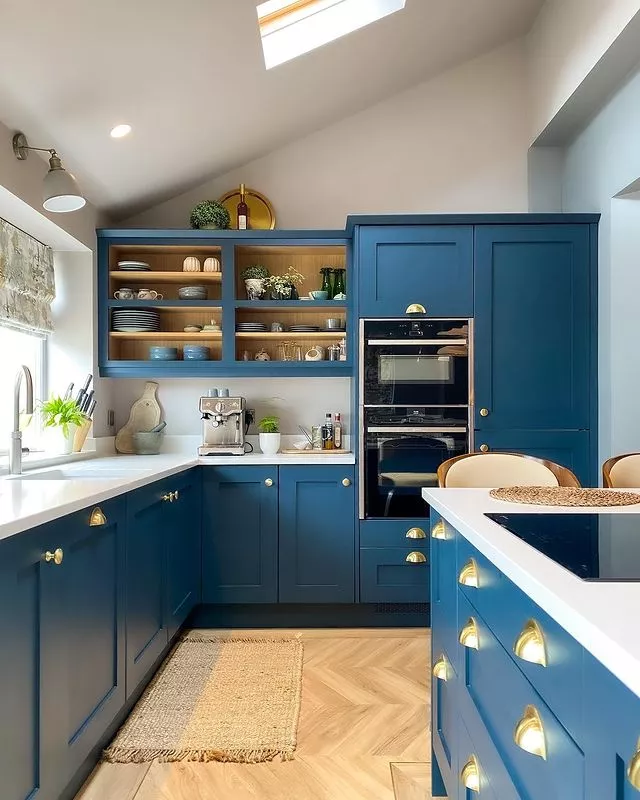 20 Ideas for Colorful Kitchen Cabinets to Update Your Space