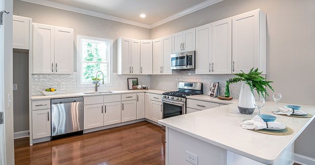 Change the Material or Color on Kitchen Cabinets and Countertops