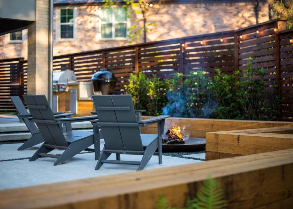 24 Creative Outdoor Fire Pit Ideas | Extra Space Storage