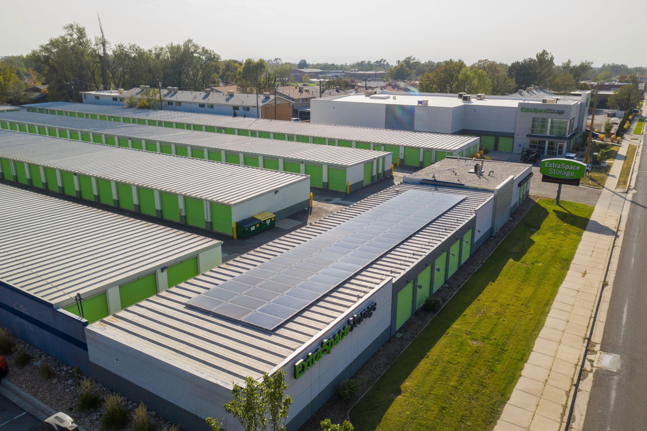 An exterior shot of an Extra Space Storage building that show solar panels on top of the building.